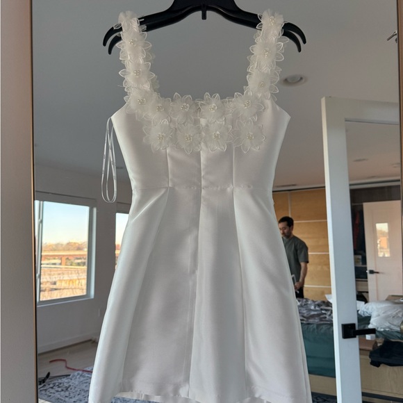 Elder Dress in White, mini dress, tank straps
ELLIATT
XS - Picture 5 of 7